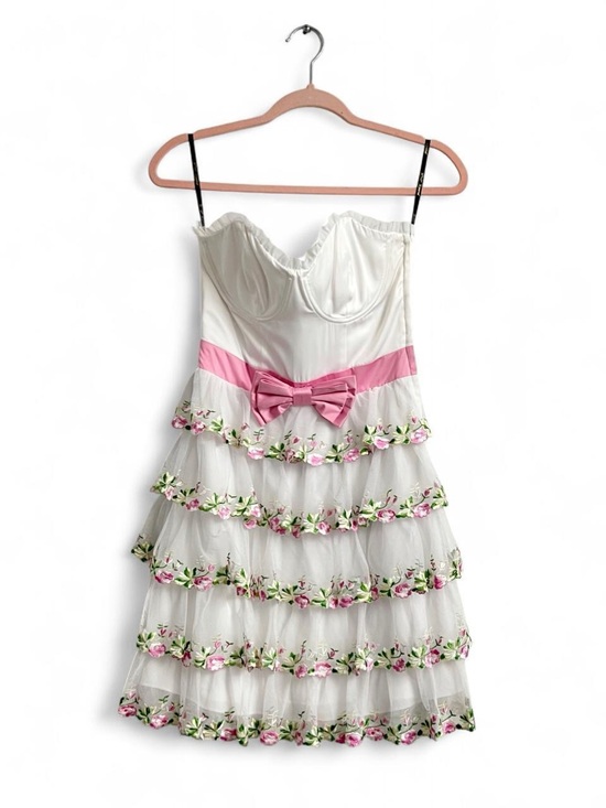 Betsey Johnson Dresses & Skirts - Betsey Johnson White & Pink Floral Tiered Party Dress with Bow